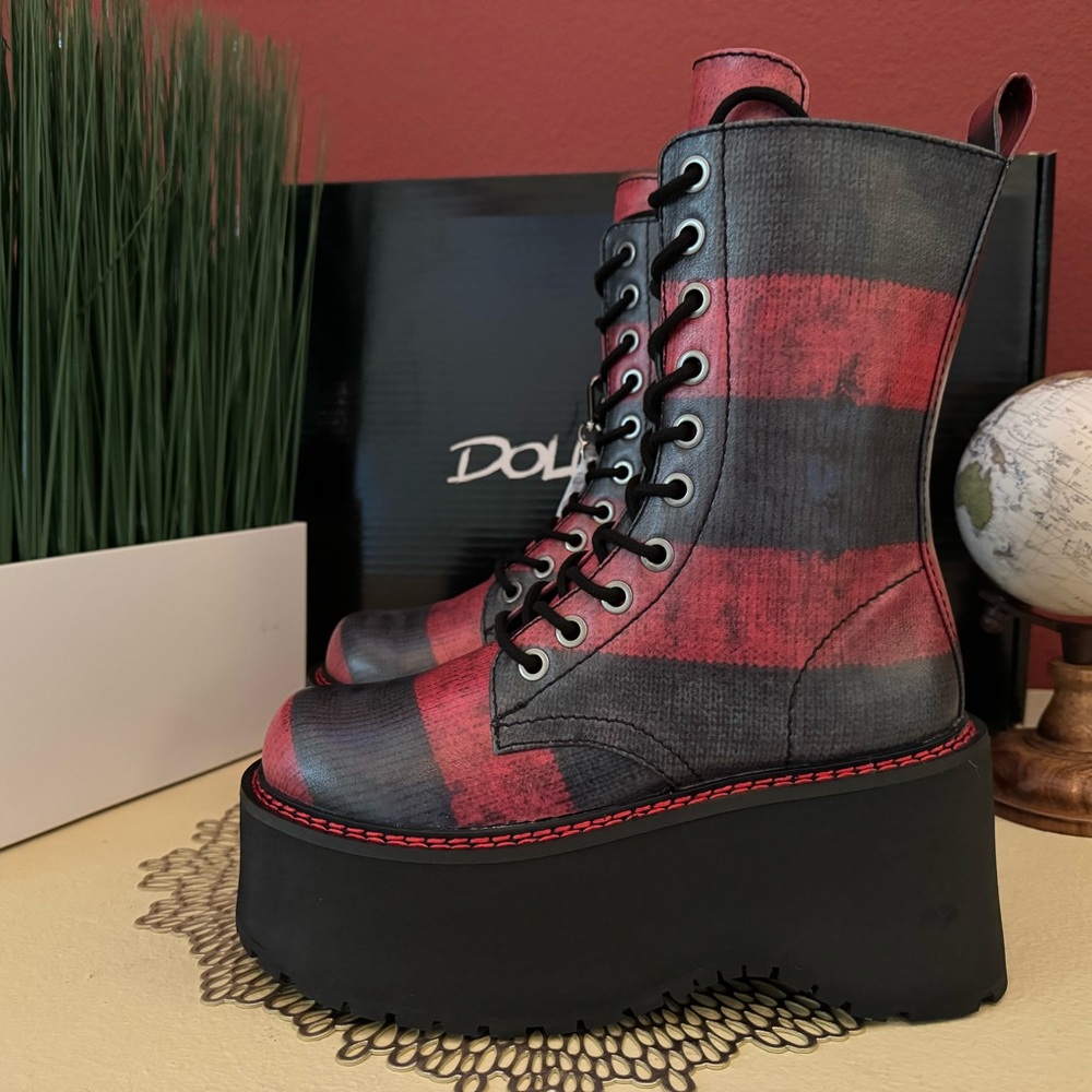✨SOLD✨Dolls Kill X WB Horror Total Slasher Platform Boots ✨New✨ - Picture 9 of 9